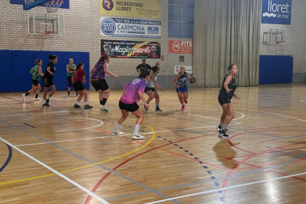 Un entrenament del sènior femení (Bàsquet Lloret)