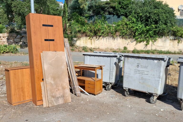 Residus voluminosos preparats perquè els recullin (Ajuntament de Lloret de Mar)