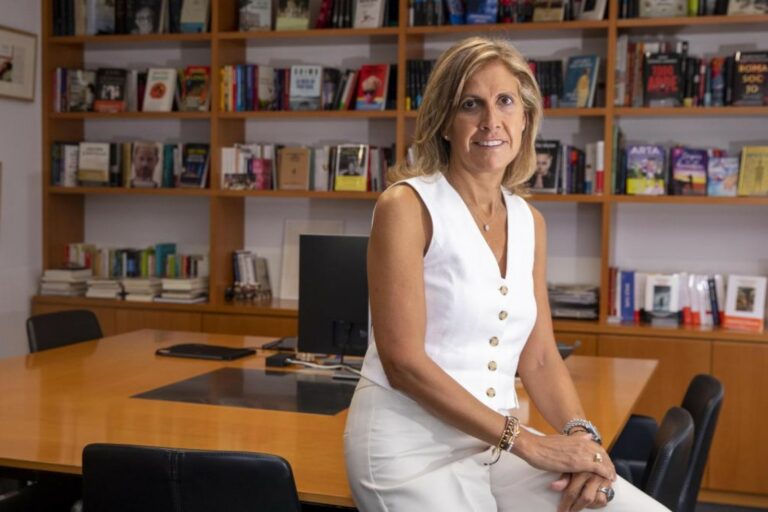 Núria Cabutí (La Vanguardia)