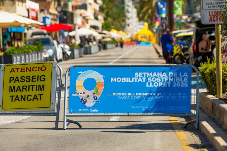 El cartell que indica que el passeig estarà tancat