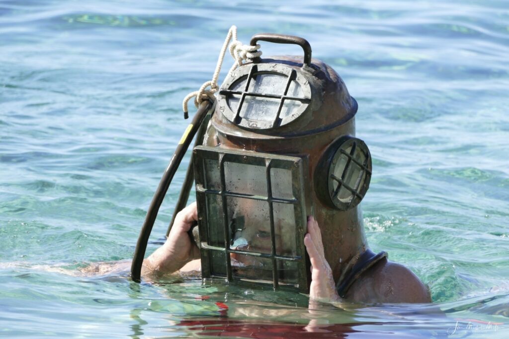 Un dels antics equips que es feien servir per fer submarinisme