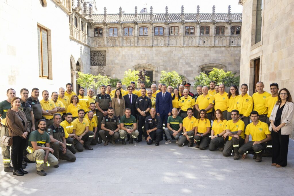 El president Illa amb els agents desplaçats a Castella i Lleó aquest estiu