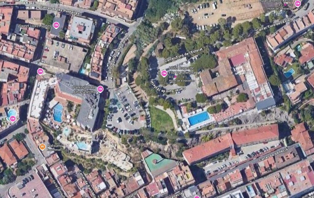 El terreny afectat es troba entre els dos hotels i actualment s'utilitza d'aparcament