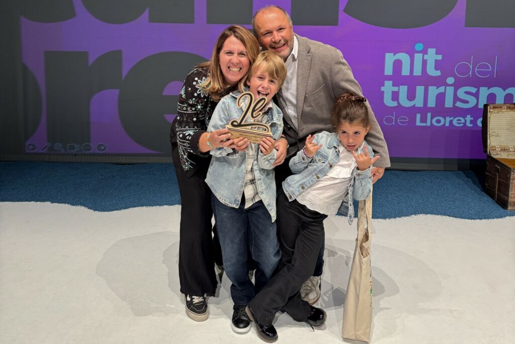 Melissa Vilamala i Jaume Colls amb els seus fills a la Nit del Turisme (PersonalXef)
