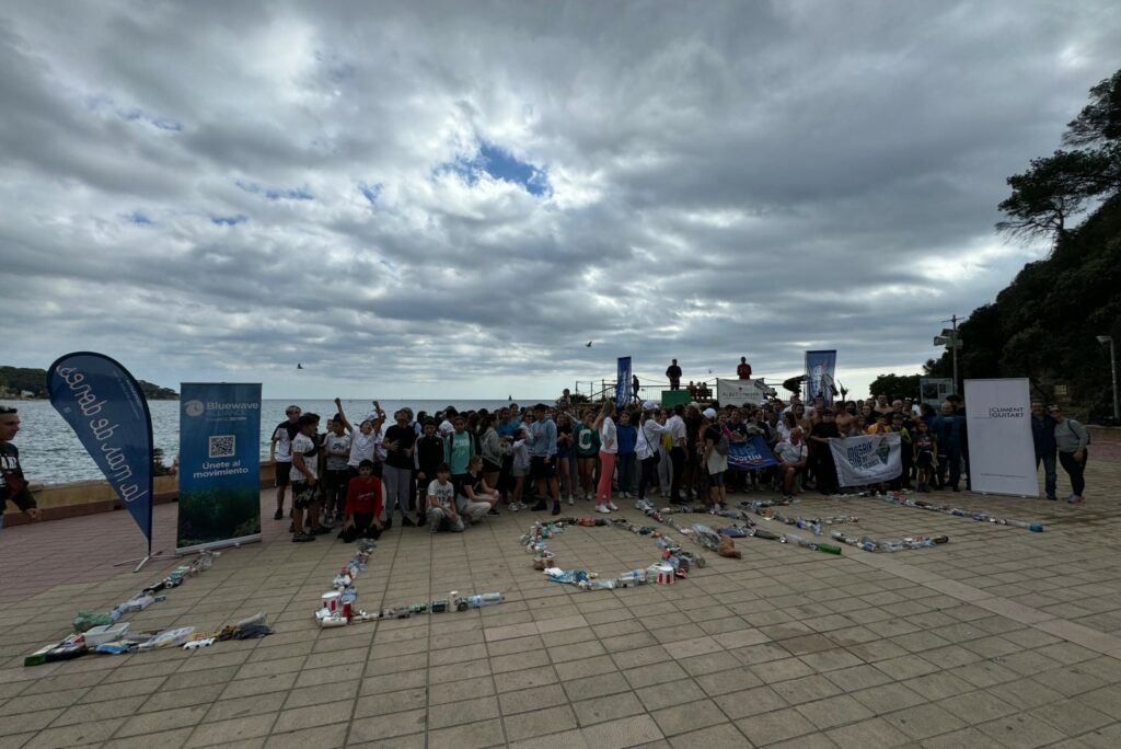 Lloret escrit amb les deixalles recollides l'any passat (Fundació Climent Guitart)