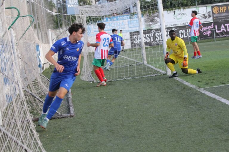 Un moment del partit del CF Lloret (Antonio Díez)