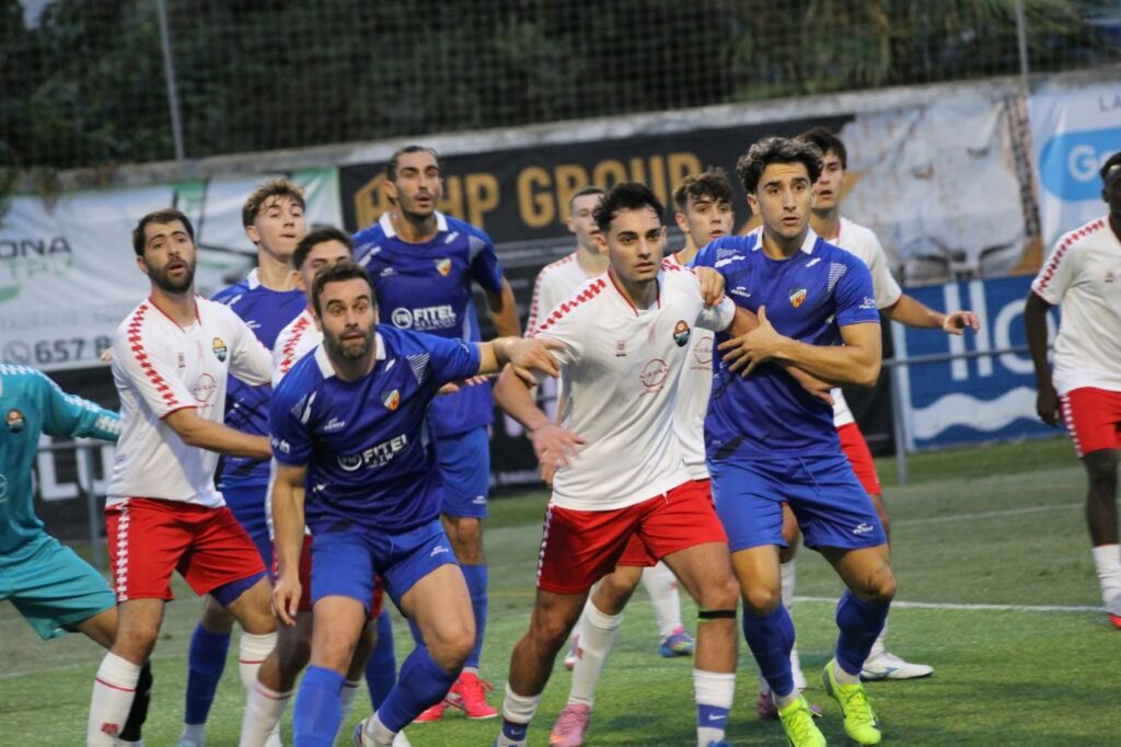 Un moment del partit del CF Lloret (Antonio Díez)