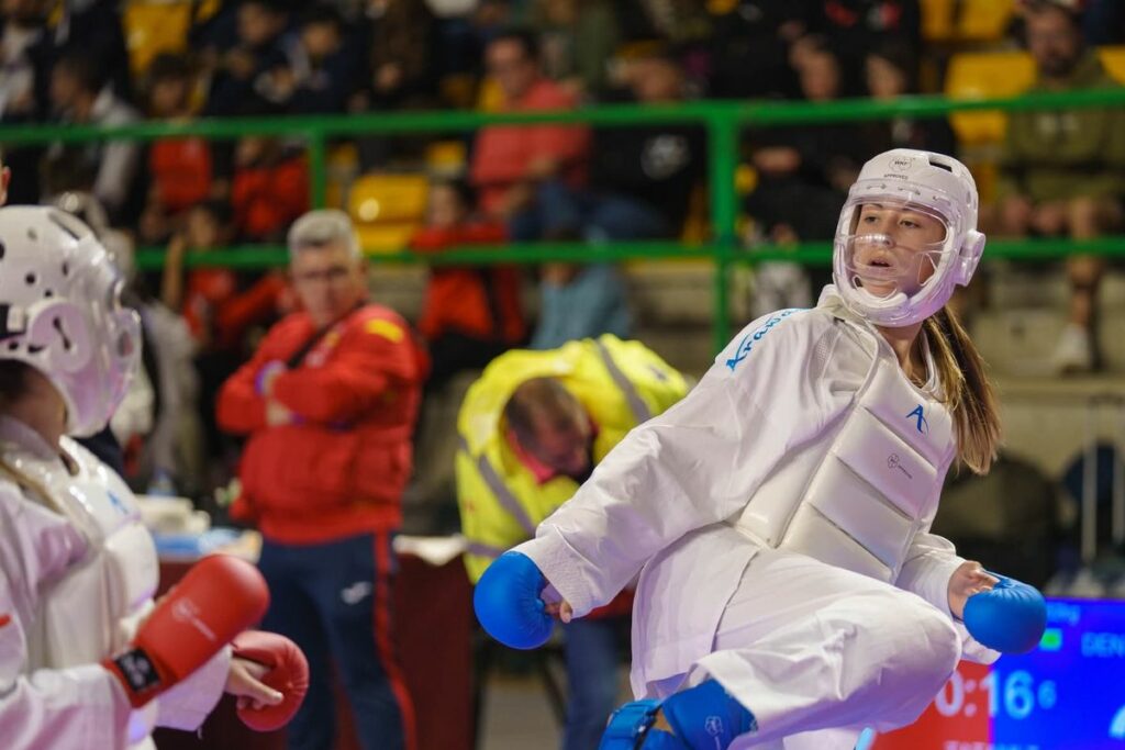 emilly den otter karate