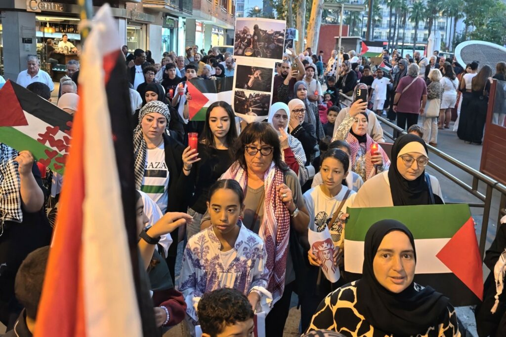 Manifestació per Palestina a Lloret de Mar (Plataforma per la Pau)