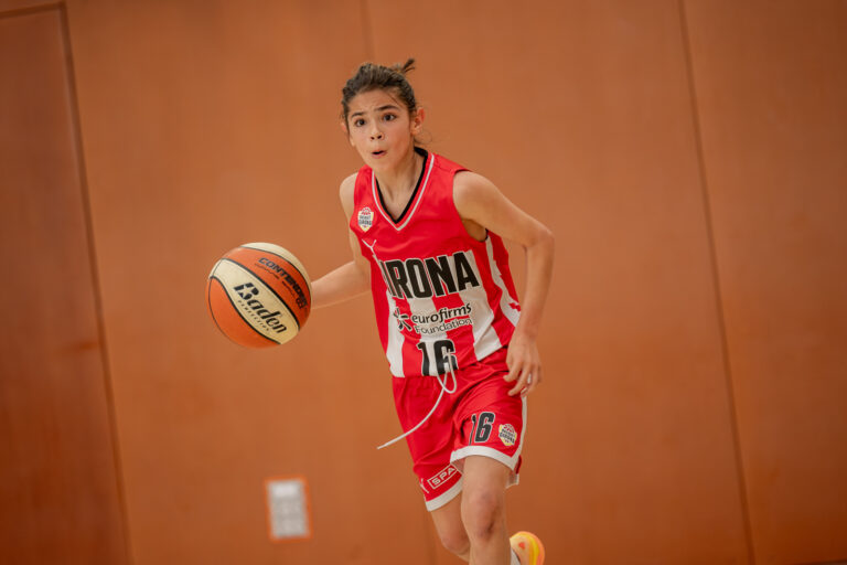 Biel Giralt en un partit amb el Bàsquet Girona