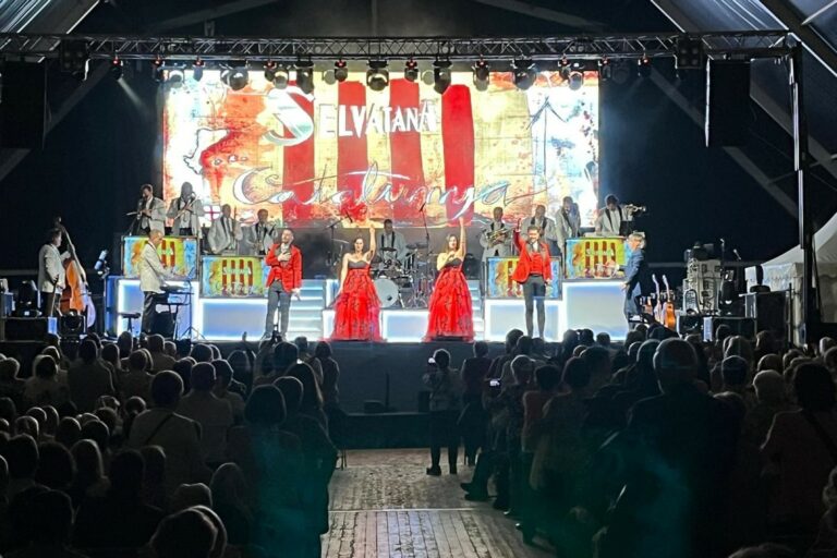 Actuació a les fires de Girona 2025 (Orquestra Selvatana)