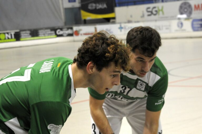 Laguna i Crespo, durant el partit (Club Hoquei Lloret)