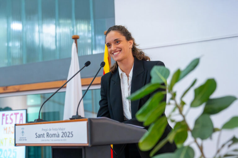 Mireia Hernández durant el pregó (Ajuntament de Lloret de Mar)