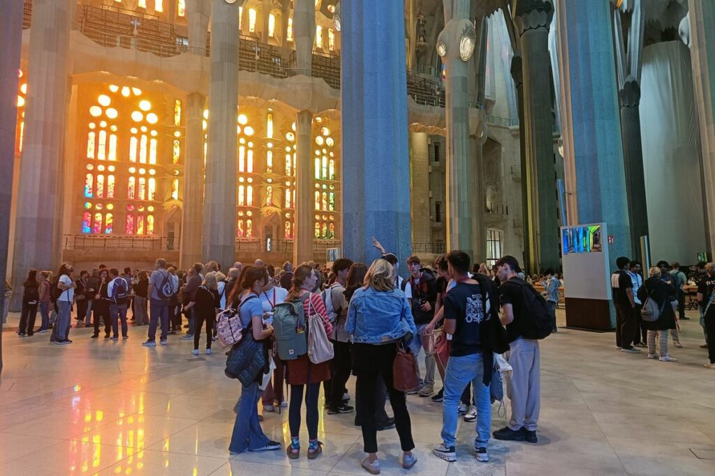 alumnes institut escola i alemanys visiten sagrada familia
