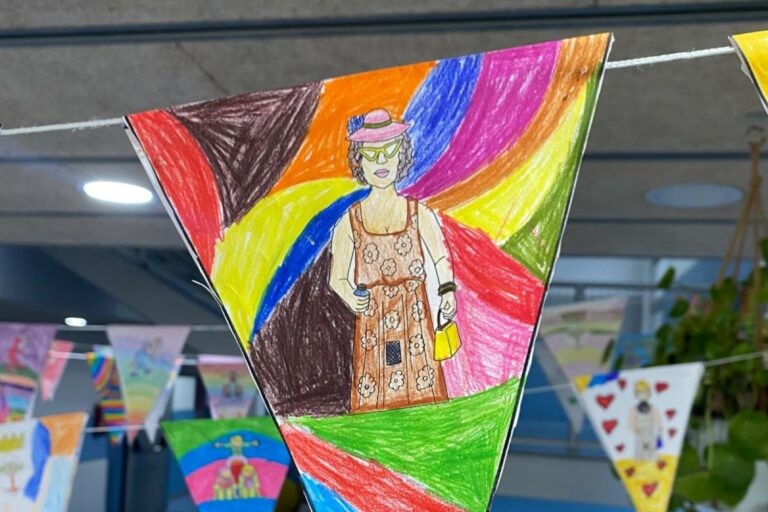 Una de les banderoles fetes pels alumnes (Escola Àngels Alemany)