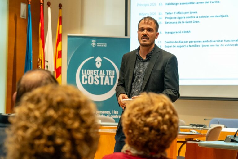 El regidor Alejandro Pérez presentant 'Lloret al teu costat' (Ajuntament de Lloret de Mar)