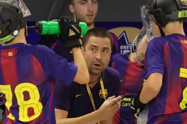 Oriol Perarnau, dirigint el Barça infantil (Eurockey Cup)