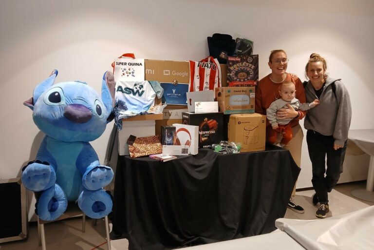 Un dels lots de l'any passat, amb les premiades (Bàsquet Lloret)