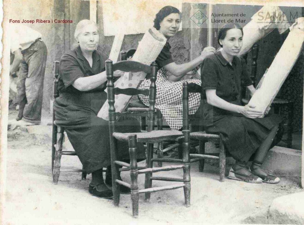 Tres dones puntaires el 1940 (Fons Josep Ribera i Cardona)
