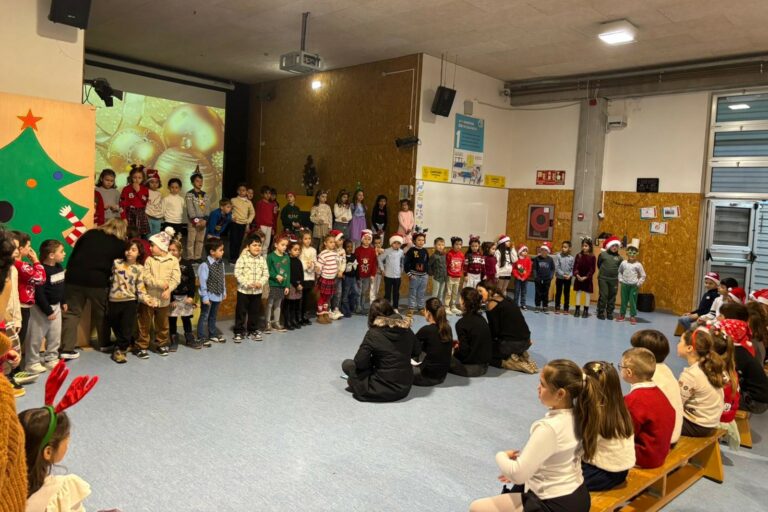 Cantant nadales a l'escola (Àngels Alemany)