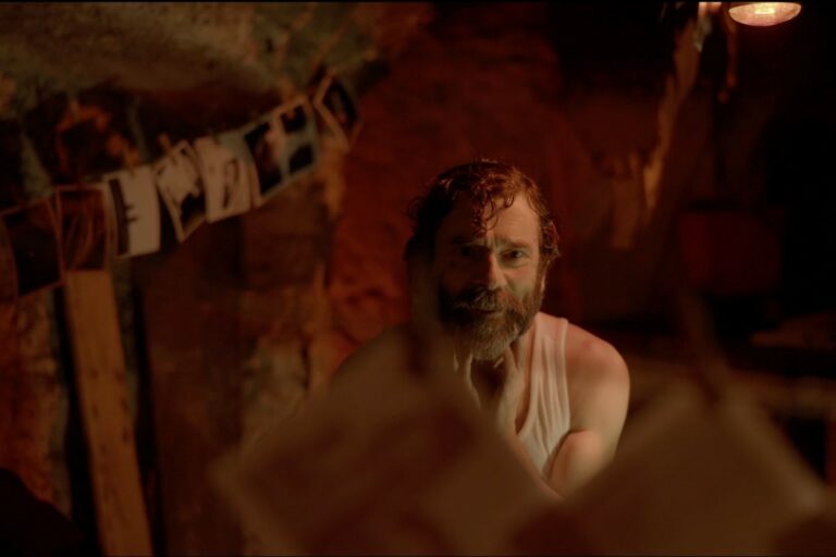 J.R., en una escena de 'Revbelado'