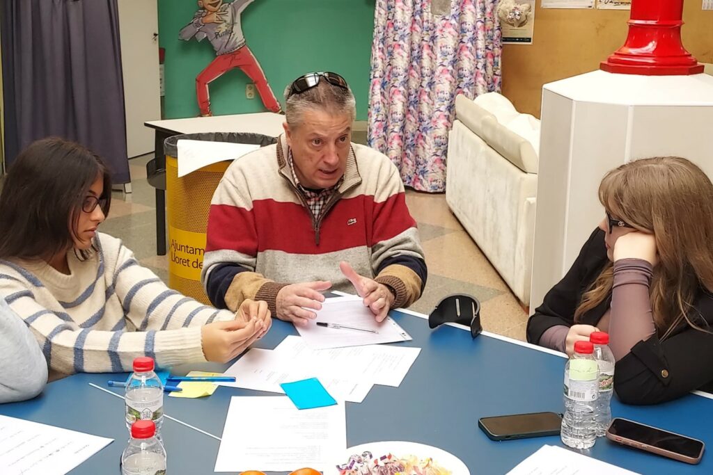Josep Lluís Sánchez Brugarola acompanya sempre els alumnes durant tota la Hackató