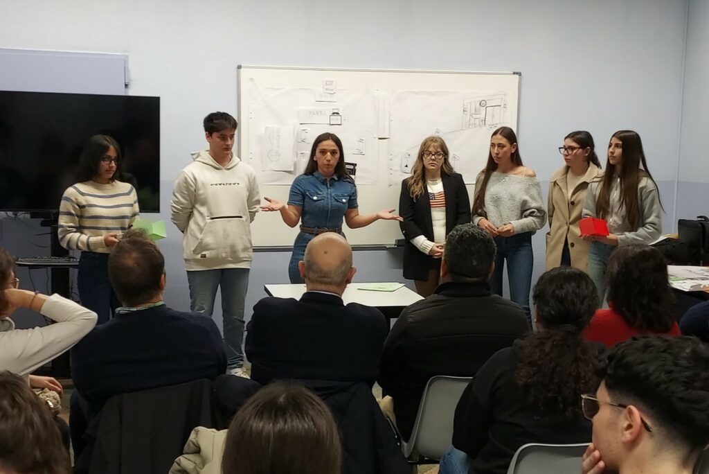 Presentació de les conclusions a la Hackató de l'any passat (El Puntet)