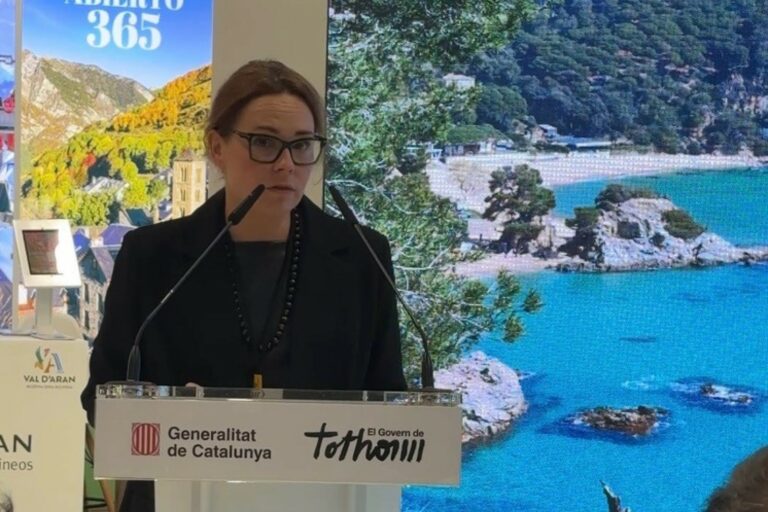 Elizabeth Keegan durant la presentació a Fitur (Lloret Turisme)