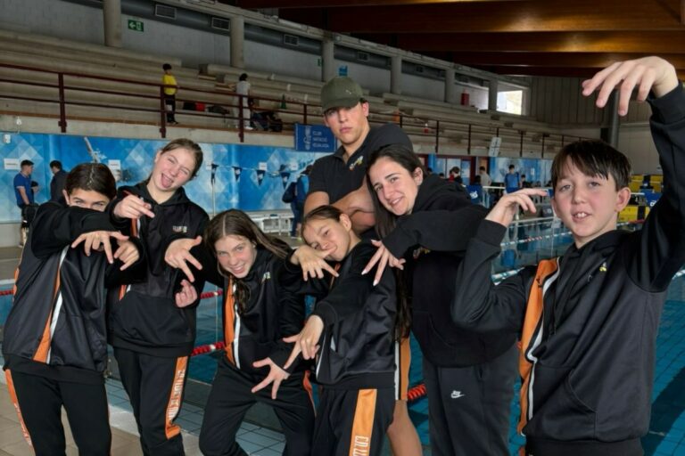 Els nedadors en el torneig (CN Lloret)