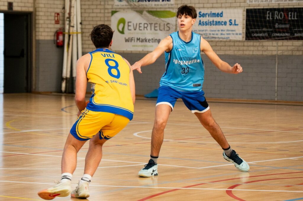 Un moment del partit entre el Rocagrossa i el Sant Hilari (Copa Colegial)