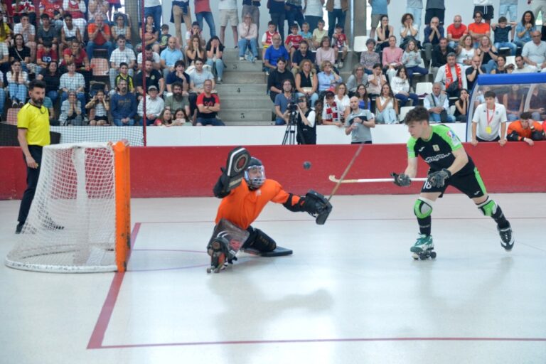 hugo laguna en el partit del club hoquei lloret a vic