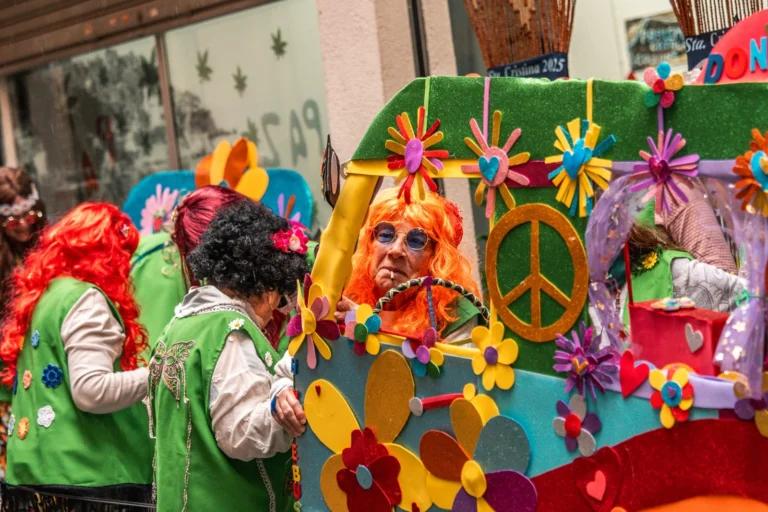 Lloret celebra el concurs de disfresses al lloc de treball
