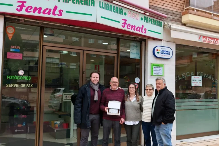 La Llibreria – Fleca Fenals celebra els 25 anys amb un reconeixement de l’Ajuntament