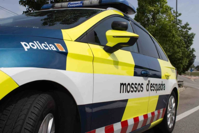 recurs-cotxe-mossos-transit