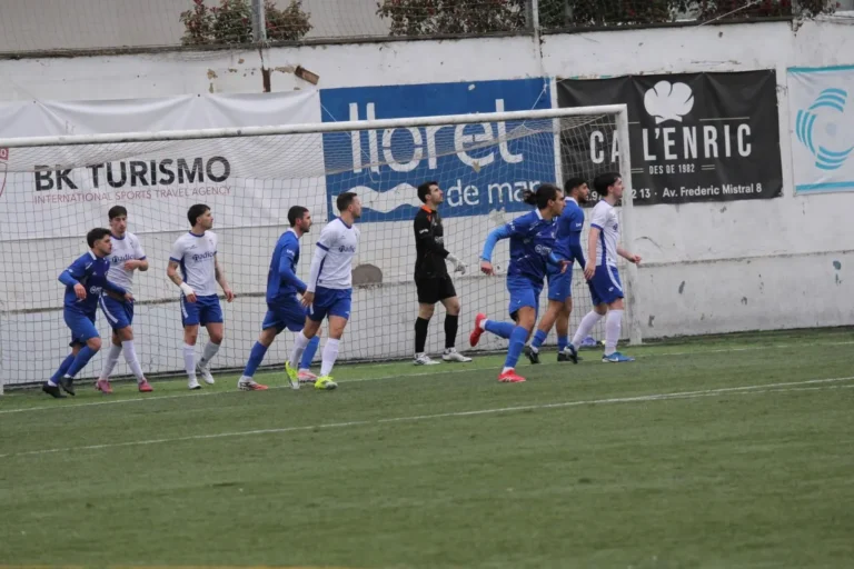 Un partit del Club de Futbol Lloret