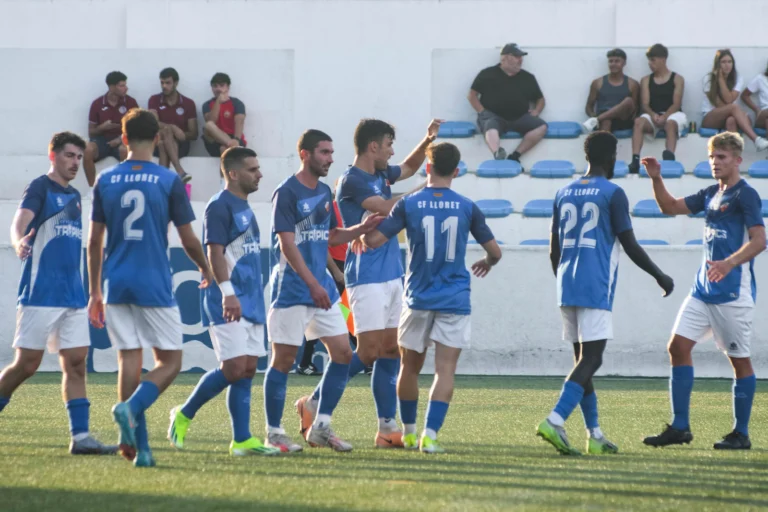 el club de futbol lloret en un partit de lliga