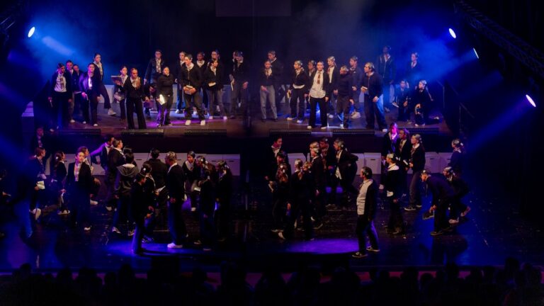 Èxit en l’estrena de «L’institut automàtic», un musical sobre intel·ligència artificial