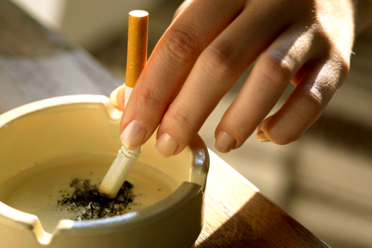 apagando-cigarro-cinzeiro-1216-1400x800.jpg (1)