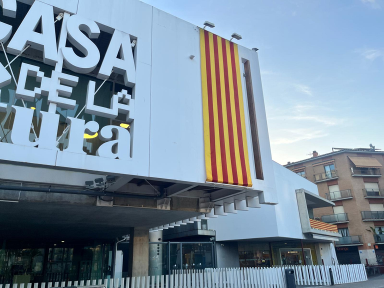 biblioteca amb la senyera