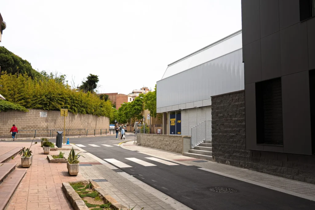 Han finalitzat les obres de millora dels voltants del mercat de Lloret