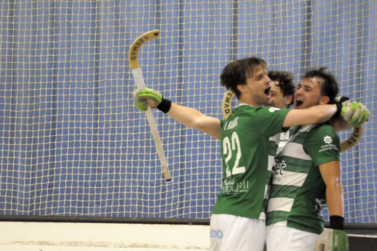 El Club Hoquei Lloret, en el partit a casa contra el Mataró.