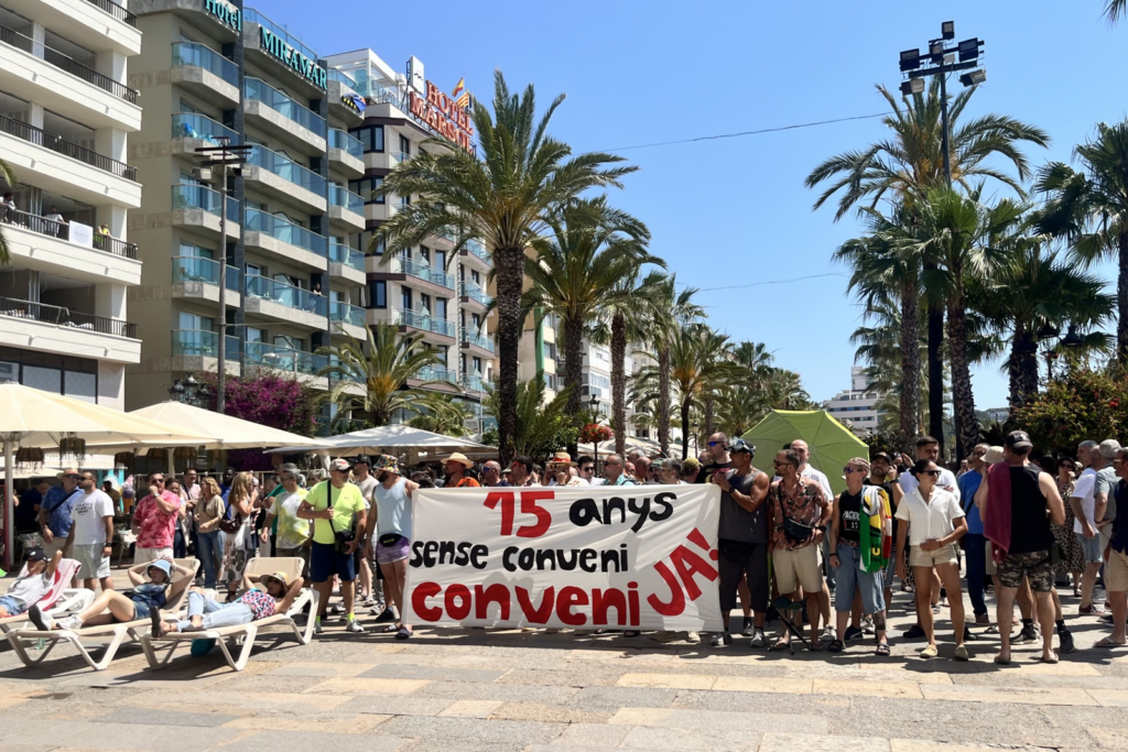 manifestacio sindicats municipals i treballadors avui a la plaça de la Vila 1