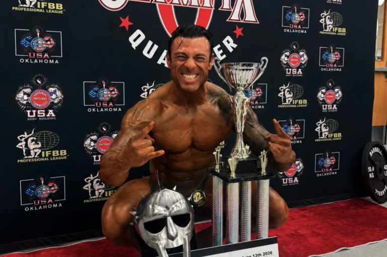 Rafel Beltrán amb la copa de l'IFBB PRO d’Oklahoma