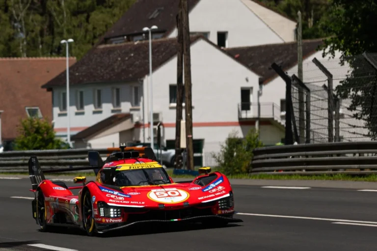 El Ferrari de l'equip de Miguel Molina