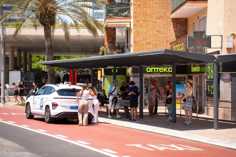 La nova parada de taxis (Ajuntament de Lloret de Mar)