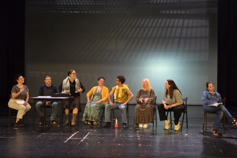 un assaig de les aules de teatre per a adults