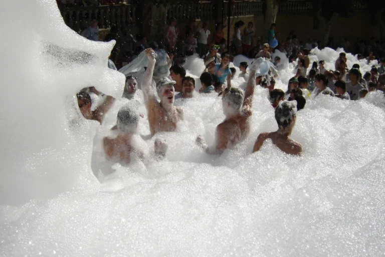Una festa de l'escuma (Pere i Angel)