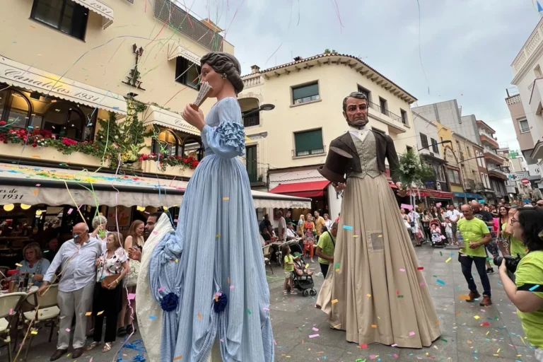 Els gegants de Lloret estrenen la cercavila Sa Nocturna Gegant