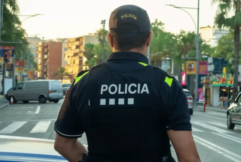 Els sindicats policials recorren el decret que obliga la Policia Local a fer hores extres