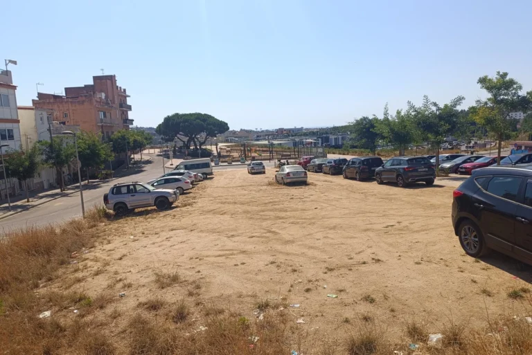 Un dels terrenys on es faran habitatges protegits, al barri de Puigventós